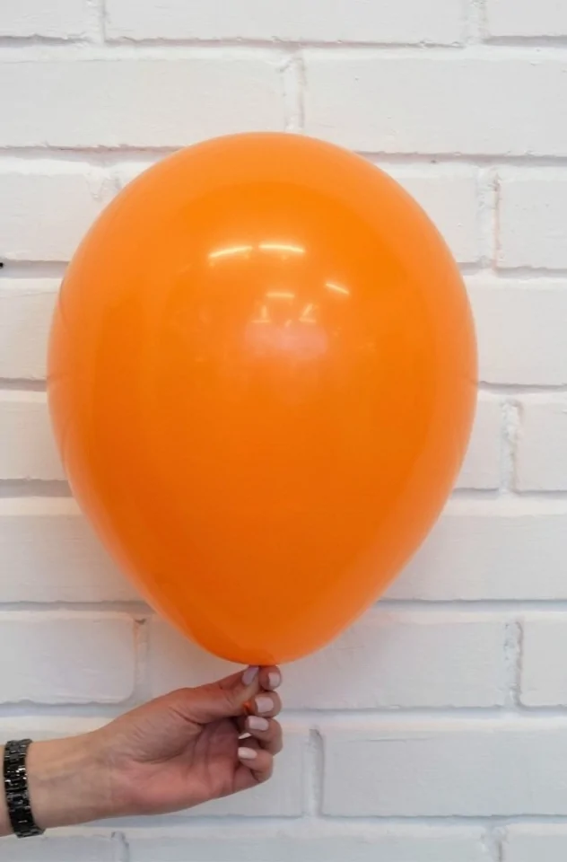 Оранжевый воздушный шар из латекса
